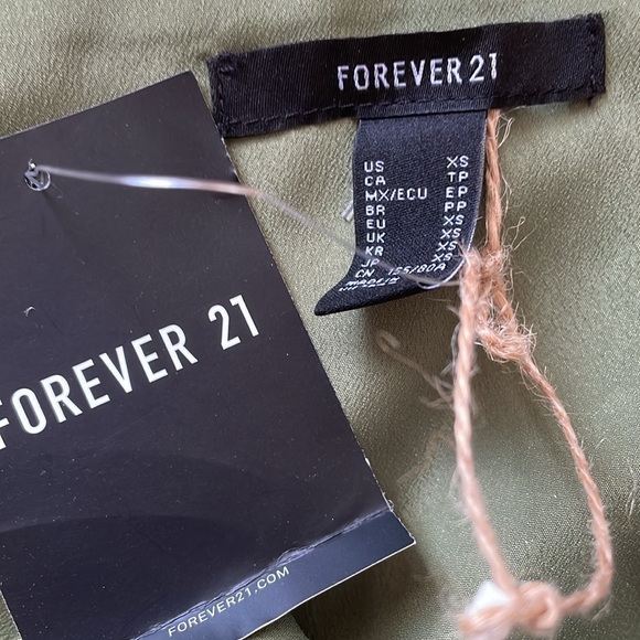 Forever 21 army green cropped vest in linen style fabric size XS new - Picture 4 of 4